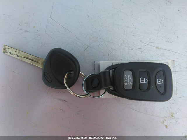 2013 HYUNDAI SONATA GLS VIN: 5NPEB4ACXDH648745