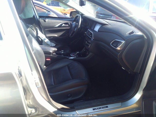 SJKCH5CR6HA028725 Infiniti Qx30 Premium