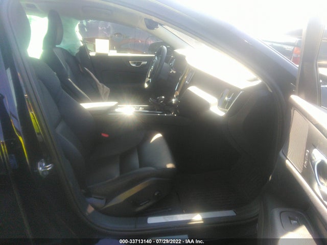 2021 Volvo V60, VIN: YV4102WK2M1069116