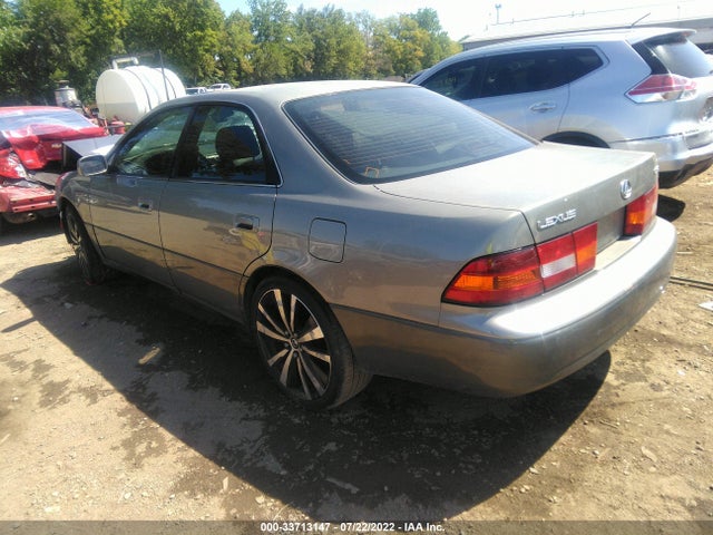 JT8BF22G3V0008807 Lexus ES 300 LUXURY SPORT SDN