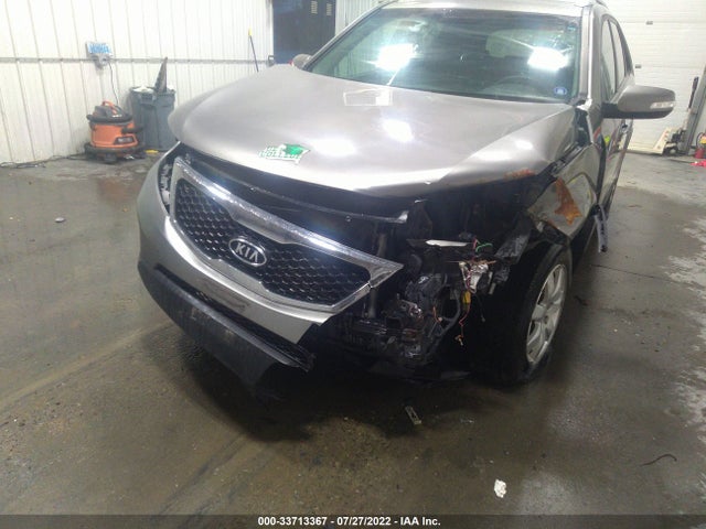 2013 KIA SORENTO LX VIN: 5XYKTDA27DG402783