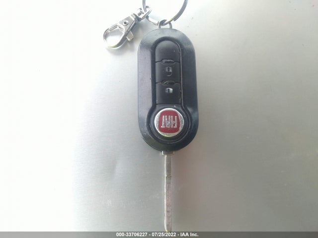 2015 Fiat 500, VIN: 3C3CFFAR6FT561928