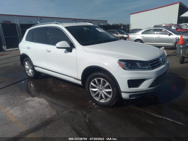 2016 Volkswagen Touareg, VIN: WVGEF9BP5GD006796