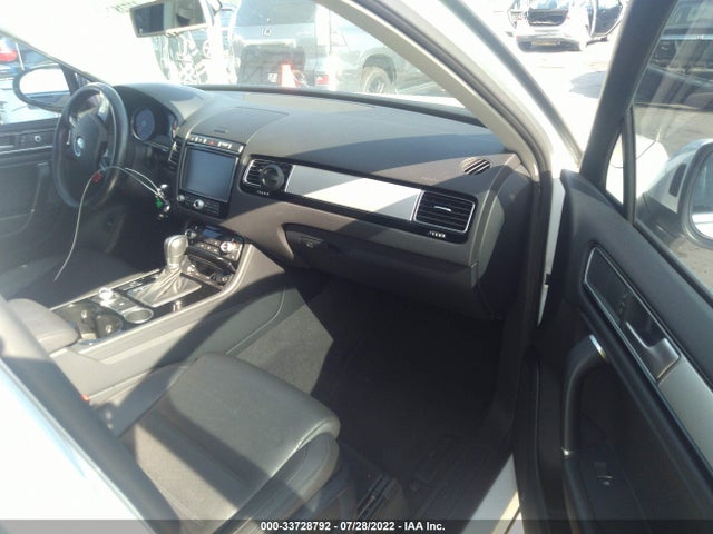 2016 Volkswagen Touareg, VIN: WVGEF9BP5GD006796