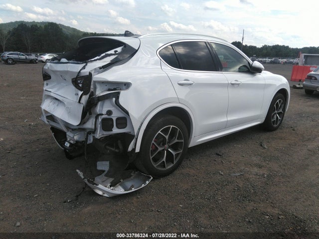 2021 Alfa Romeo Stelvio, VIN: ZASPAKBN4M7D00130