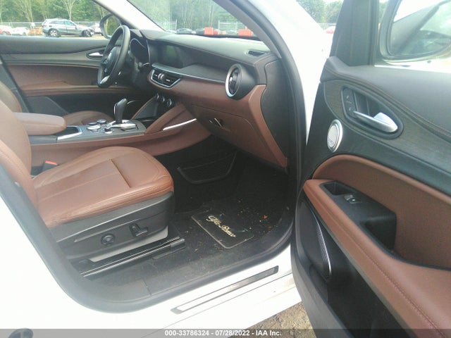 2021 Alfa Romeo Stelvio, VIN: ZASPAKBN4M7D00130