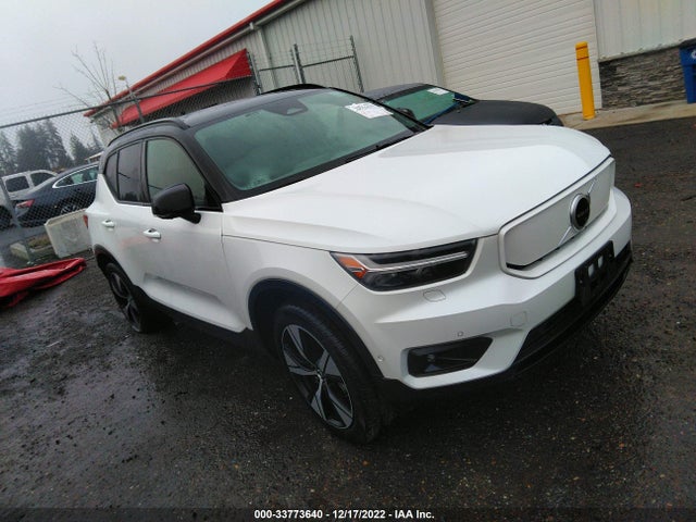 2022 Volvo XC40, VIN: YV4ED3UR8N2696071