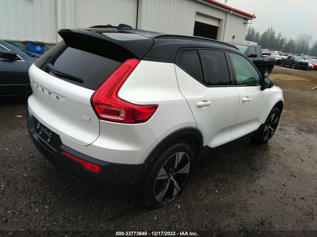 2022 Volvo XC40, VIN: YV4ED3UR8N2696071