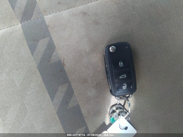 2018 Volkswagen Beetle, VIN: 3VWFD7AT8JM704295