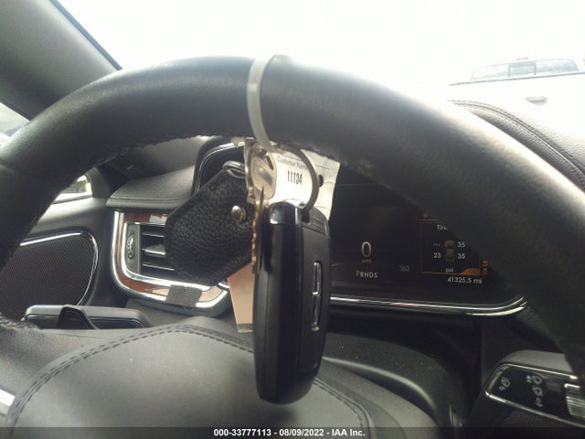 Lincoln Continental Livery 2020 1LN6L9HK3L5602602 Image 3