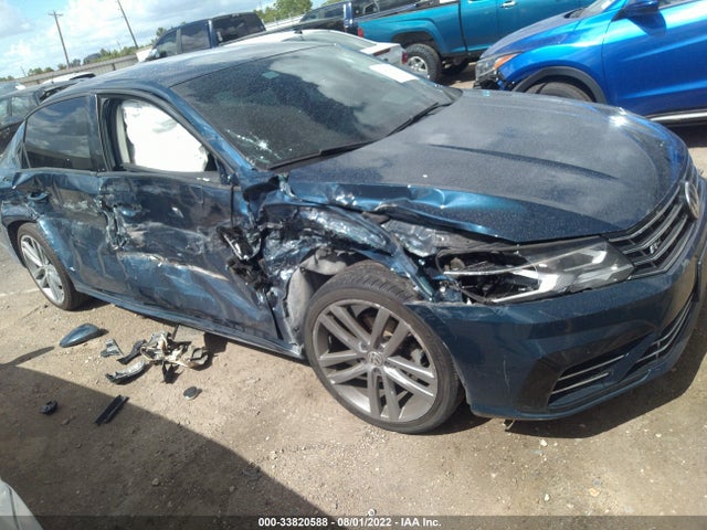 1VWAA7A30JC037744 Volkswagen Passat 2.0t S/r-line