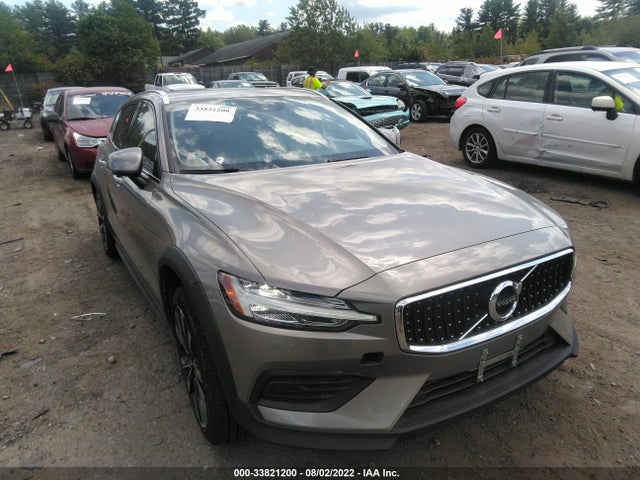 2020 Volvo V60, VIN: YV4102WK1L1036669