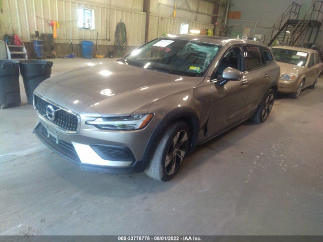 2020 Volvo V60, VIN: YV4102WK7L1037325