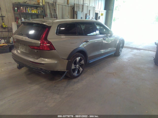 2020 Volvo V60, VIN: YV4102WK7L1037325