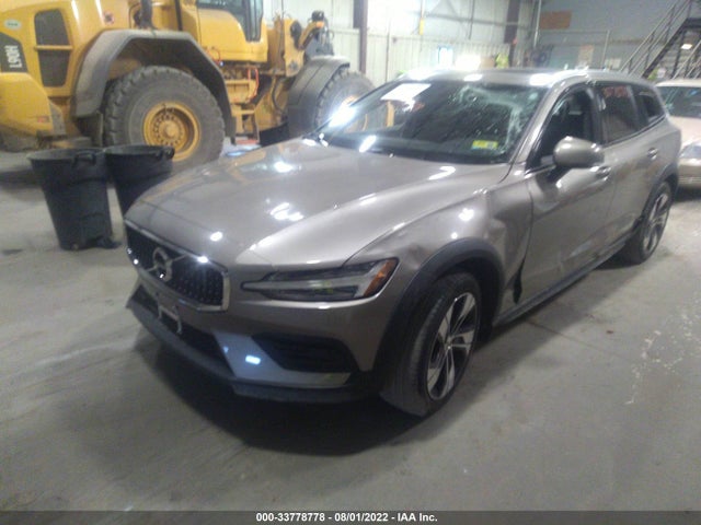 2020 Volvo V60, VIN: YV4102WK7L1037325