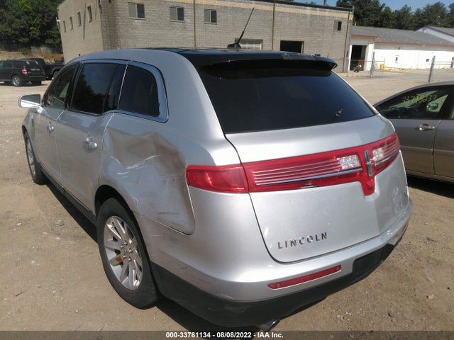 2018 Lincoln MKT, VIN: 2LMHJ5AT6JBL02107