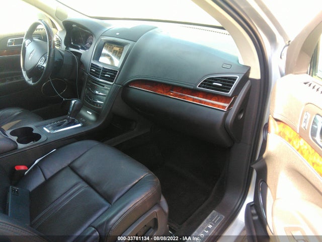 2018 Lincoln MKT, VIN: 2LMHJ5AT6JBL02107
