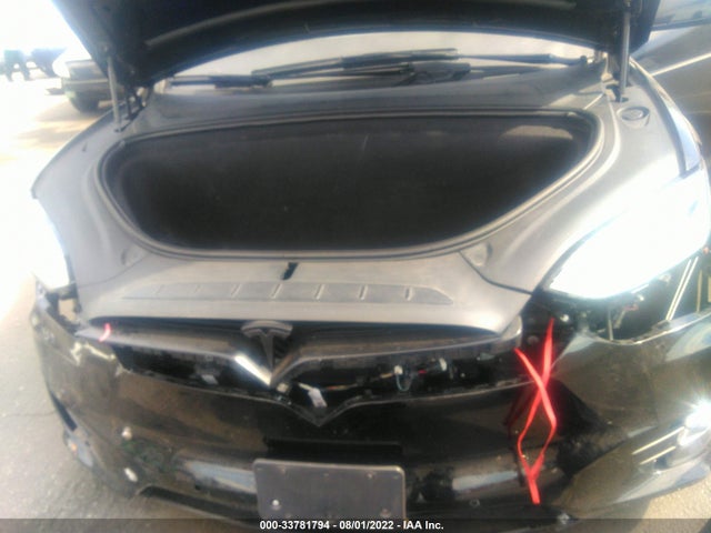 2018 Tesla Model X, VIN: 5YJXCBE23JF142518