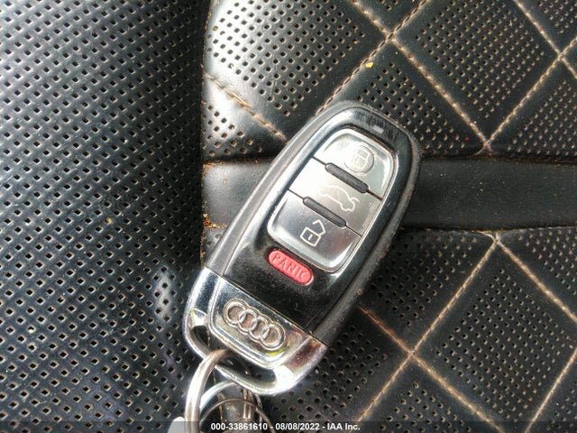 2017 Audi A8, VIN: WAU43AFDXHN005677