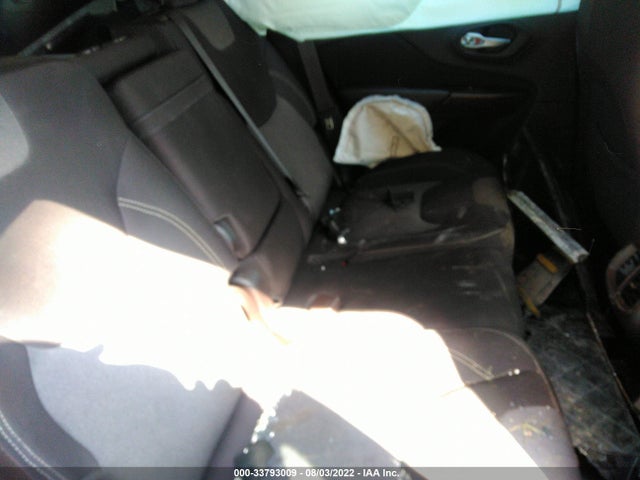 1C4PJLCB4EW299121 Jeep Cherokee Latitude