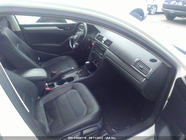 1VWAT7A38FC003956 Volkswagen Passat 1.8t Wolfsburg Ed