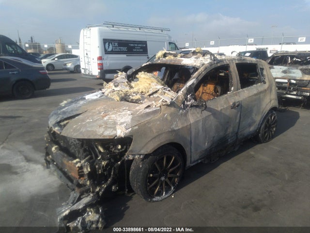 Chevrolet SONIC LT 2019 1G1JD6SB8K4107781 Image 2