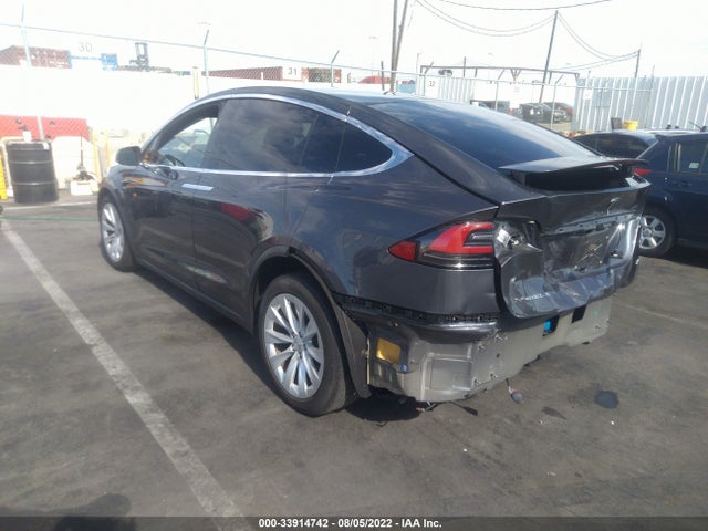 2018 Tesla Model X, VIN: 5YJXCAE20JF140042