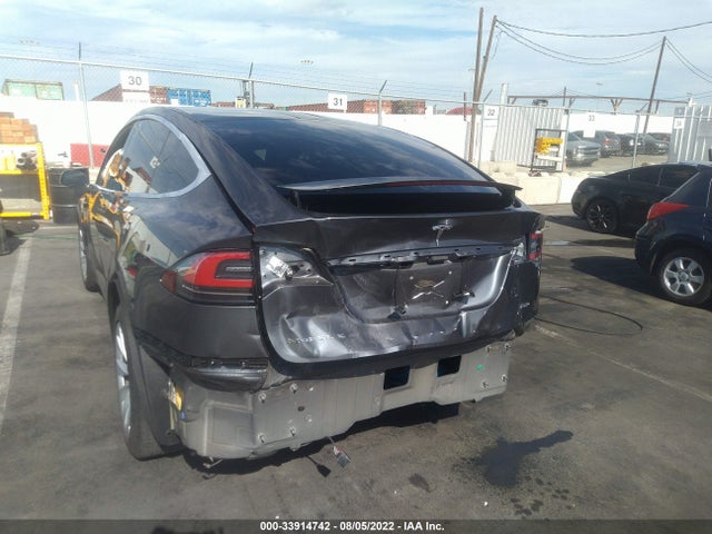 2018 Tesla Model X, VIN: 5YJXCAE20JF140042