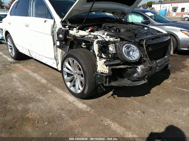 2017 Bentley Bentayga, VIN: SJAAC2ZV7HC015743