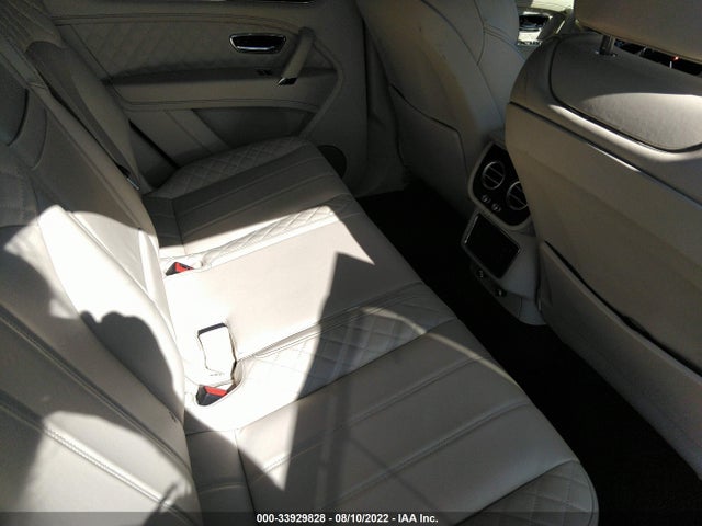 2017 Bentley Bentayga, VIN: SJAAC2ZV7HC015743