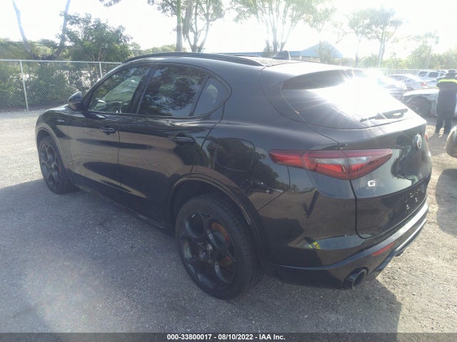 2022 Alfa Romeo Stelvio, VIN: ZASPAKBN8N7D37215