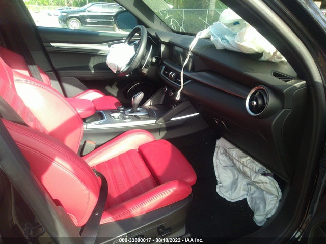 2022 Alfa Romeo Stelvio, VIN: ZASPAKBN8N7D37215