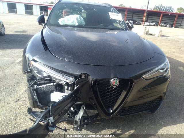 2022 Alfa Romeo Stelvio, VIN: ZASPAKBN8N7D37215
