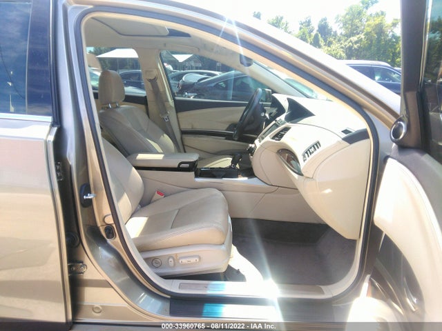 2016 Acura RLX, VIN: JH4KC1F51GC000881