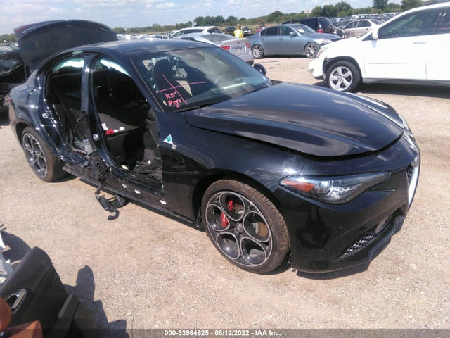 2022 Alfa Romeo Giulia, VIN: ZARFAMBN3N7656608