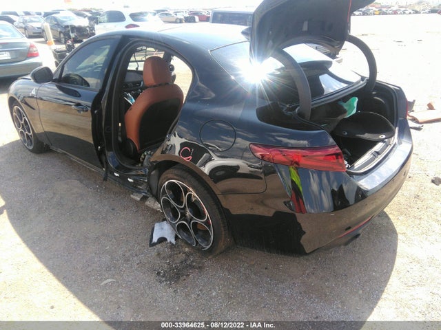 2022 Alfa Romeo Giulia, VIN: ZARFAMBN3N7656608