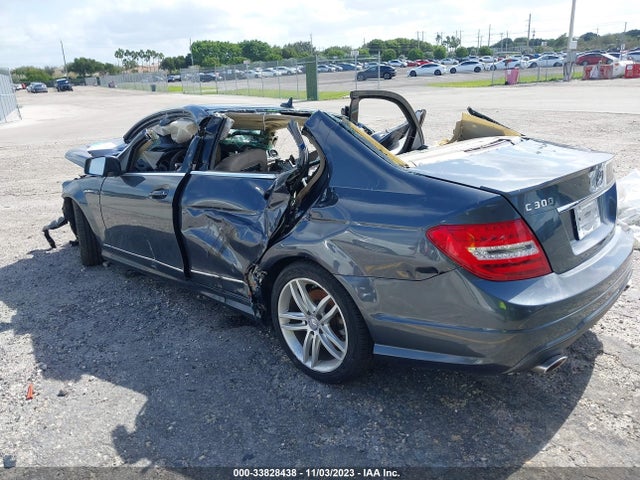 Mercedes-Benz C-class C 300 2014 WDDGF8AB3EA897558 Image 3