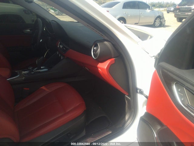 2021 Alfa Romeo Giulia, VIN: ZARFAMBN8M7649698