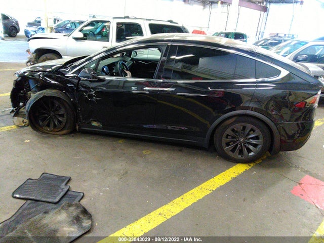 2018 Tesla Model X, VIN: 5YJXCBE29JF115405
