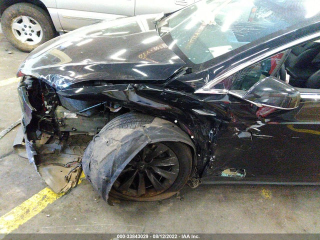 2018 Tesla Model X, VIN: 5YJXCBE29JF115405