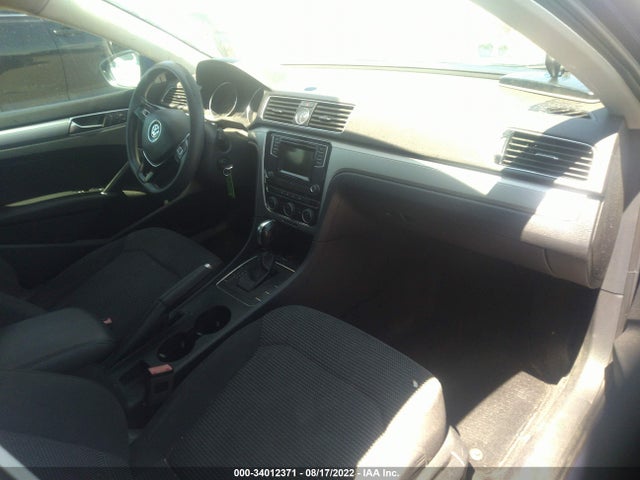 2017 Volkswagen Passat, VIN: 1VWAT7A36HC053323