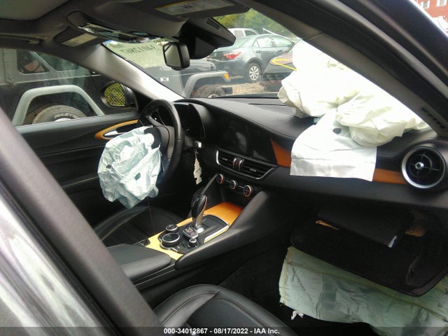 2017 Alfa Romeo Giulia, VIN: ZARFAEEN7H7550328