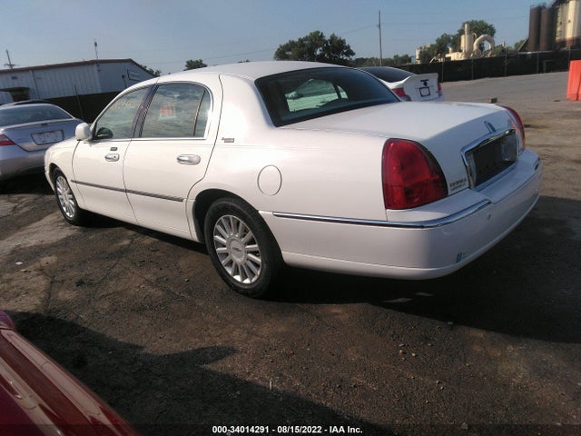 Lincoln Town Car 2005 1LNHM82W95Y656967 Image 4