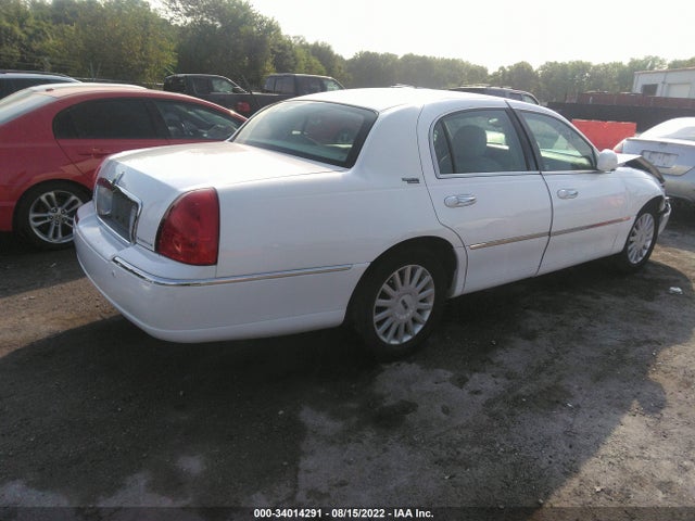 Lincoln Town Car 2005 1LNHM82W95Y656967 Image 5
