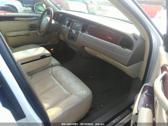 Lincoln Town Car 2005 1LNHM82W95Y656967 Image 6