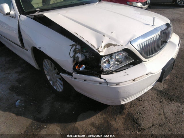 Lincoln Town Car 2005 1LNHM82W95Y656967 Image 7