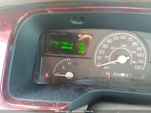 Lincoln Town Car 2005 1LNHM82W95Y656967 Image 8