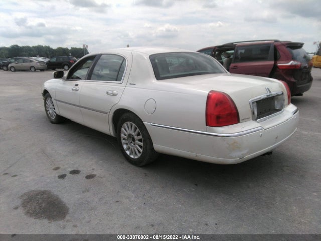 2003 LINCOLN TOWN CAR SIGNATURE VIN: 1LNHM82W33Y684311