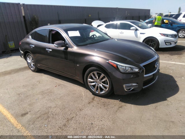 2017 Infiniti Q70, VIN: JN1BY1AP2HM740658