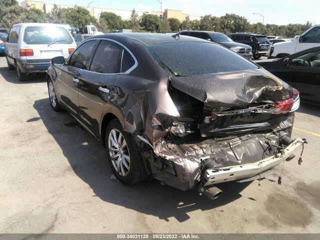 2017 Infiniti Q70, VIN: JN1BY1AP2HM740658